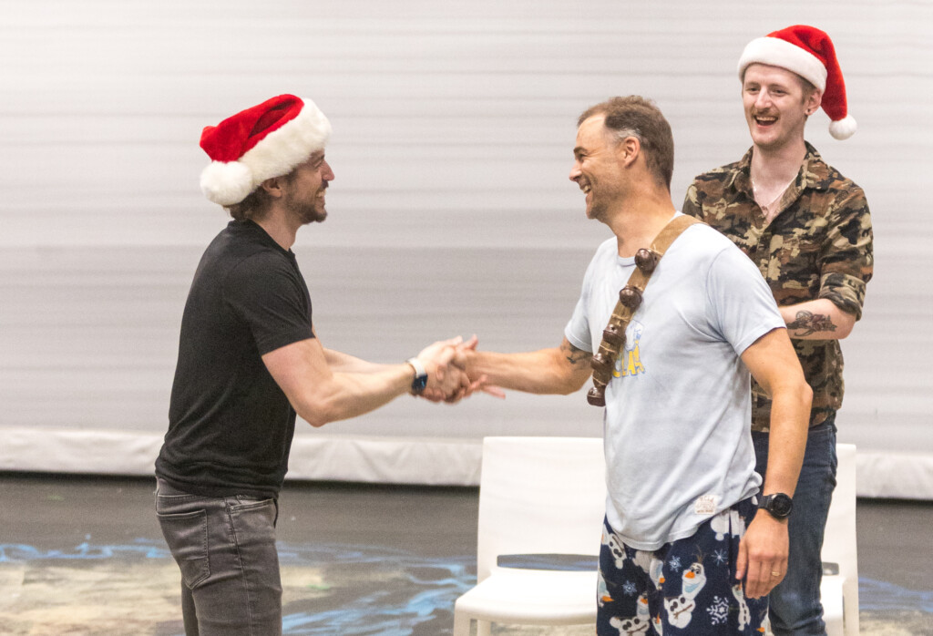 Whitechristmasrehearsal Tom Nelson Mishi Handshakejpg 1
