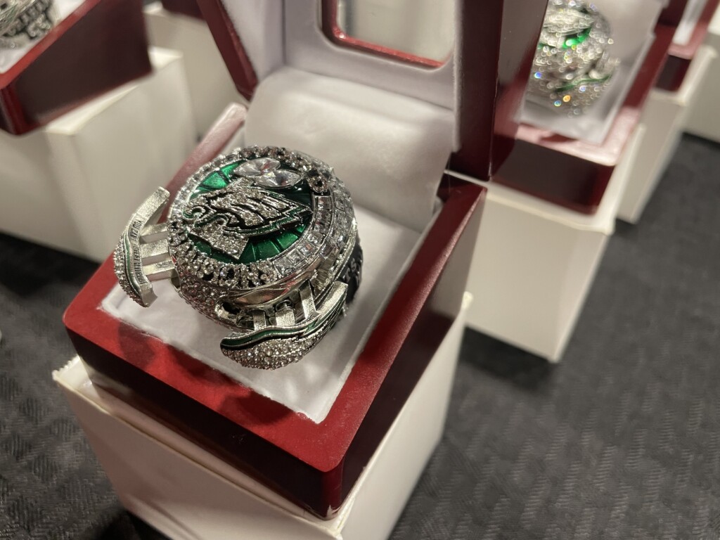 Eagles Super Bowl ring sold by Amazing Greg